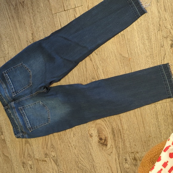 Maurices distressed jeans size 7/8 - Picture 2 of 3